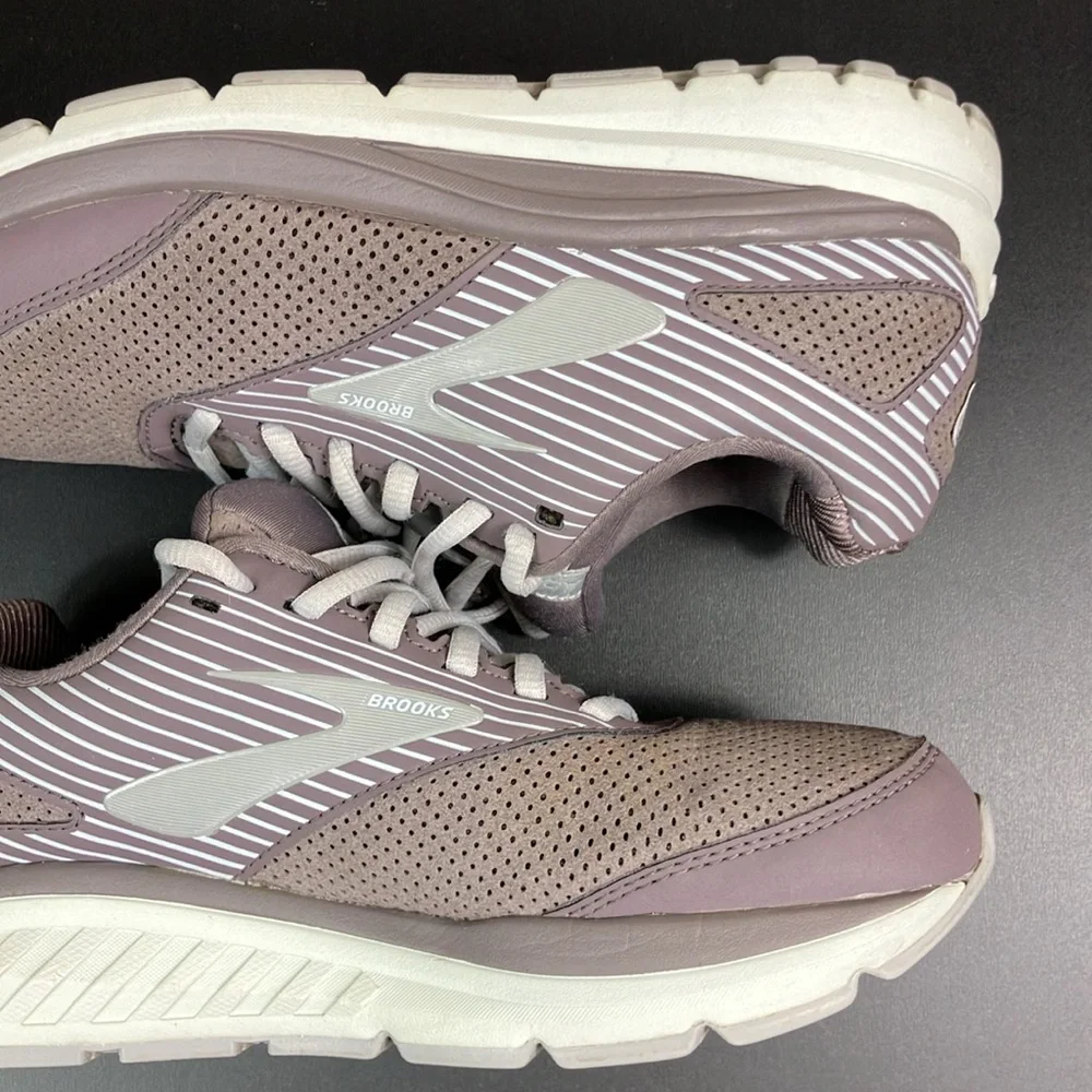 Brooks Addiction Walker Athletic Outdoor Sneaker Shoes Women’s size‎ 8 D